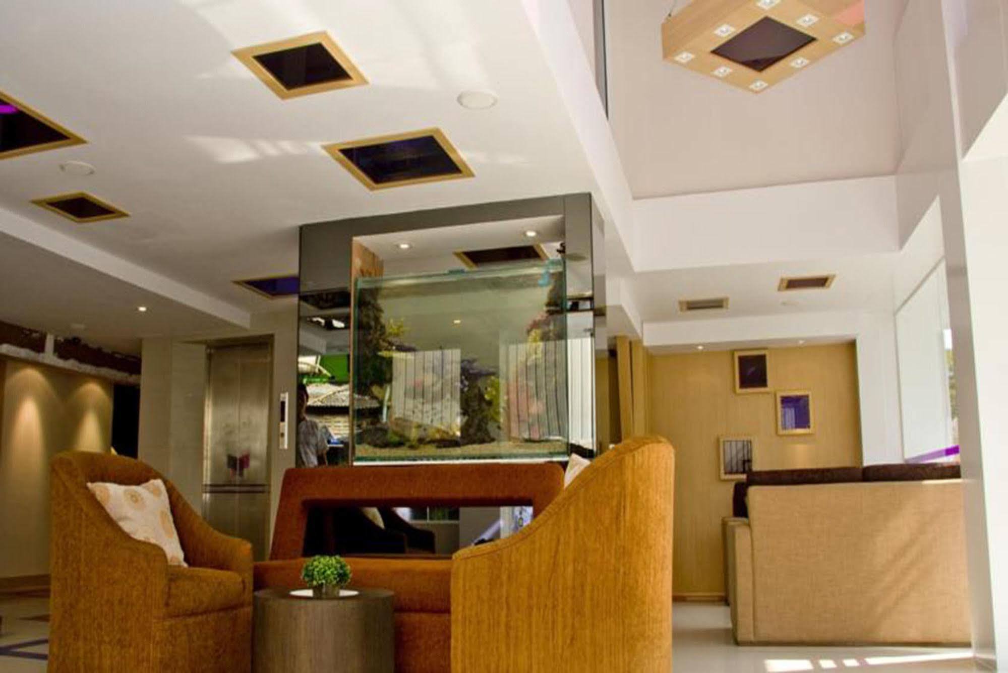 Paradiso Boutique Suites Bangkok Esterno foto
