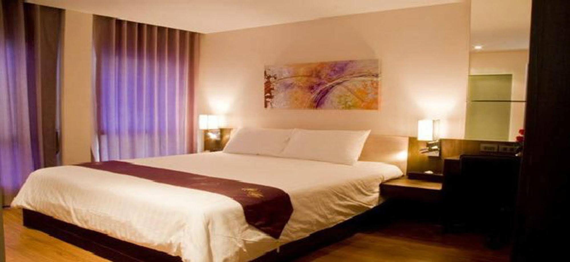 Paradiso Boutique Suites Bangkok Esterno foto