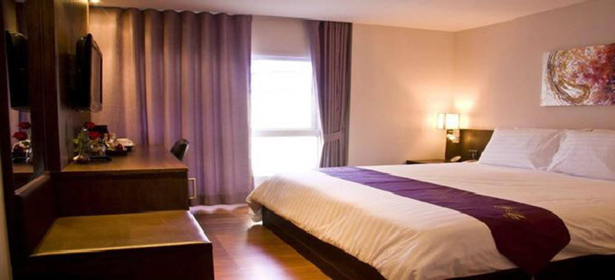 Paradiso Boutique Suites Bangkok Esterno foto